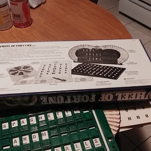 1985 Wheel Of fortune board game - Picture 6 of 6